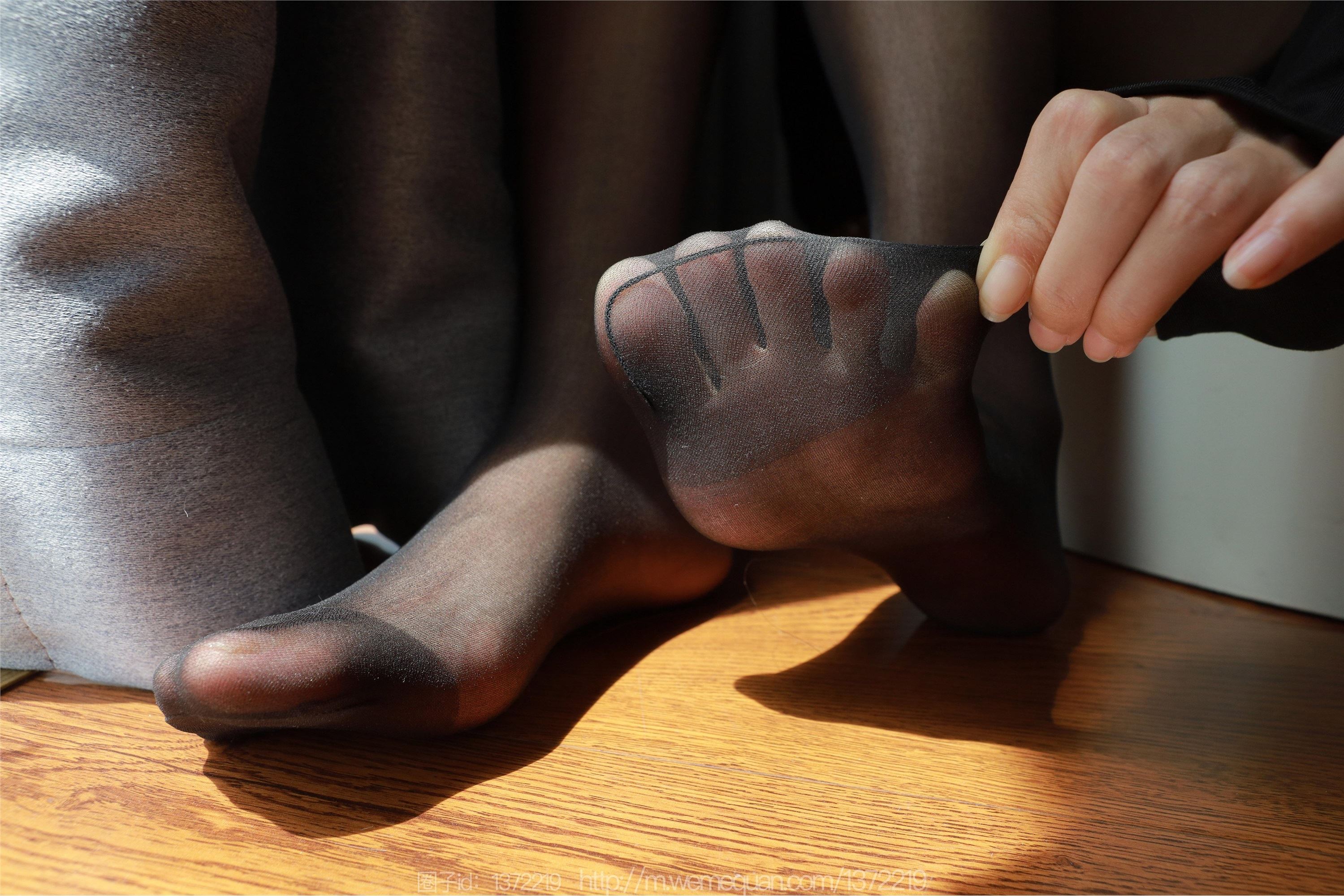 IESS异思趣向  2023.09.13 丝享家 1532 小宝《黑色吊带袜》